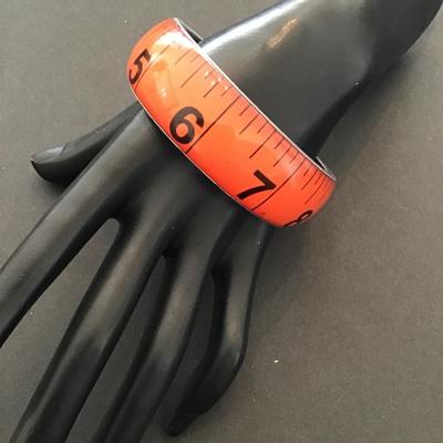 Orange tone, tape measure Bengal