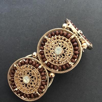 Very nice gold tone fashion statement bracelet