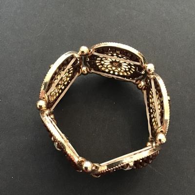 Very nice gold tone fashion statement bracelet