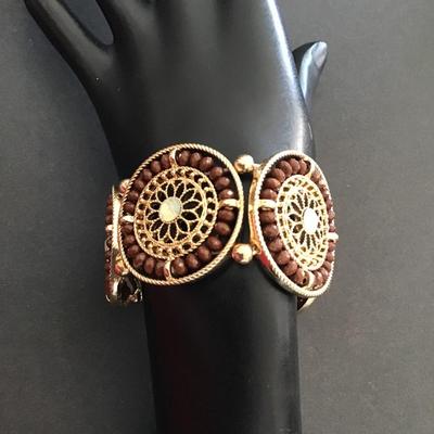 Very nice gold tone fashion statement bracelet