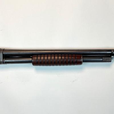 Sale Photo Thumbnail #122: Remington Model 10 Pump‑Action 12 Ga Vintage Bottom‑Eject Shotgun 
Offered is a classic Remington Model 10 pump‑action shotgun.
Serial Number 272229
Key Features
	•	Gauge: 12 gauge only.  ￼
	•	Action type: Pump‑action with unique bot