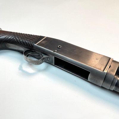 Sale Photo Thumbnail #125: Remington Model 10 Pump‑Action 12 Ga Vintage Bottom‑Eject Shotgun 
Offered is a classic Remington Model 10 pump‑action shotgun.
Serial Number 272229
Key Features
	•	Gauge: 12 gauge only.  ￼
	•	Action type: Pump‑action with unique bot