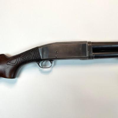 Sale Photo Thumbnail #121: Remington Model 10 Pump‑Action 12 Ga Vintage Bottom‑Eject Shotgun 
Offered is a classic Remington Model 10 pump‑action shotgun.
Serial Number 272229
Key Features
	•	Gauge: 12 gauge only.  ￼
	•	Action type: Pump‑action with unique bot