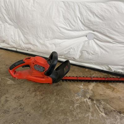 Black & Decker Alligator Loppers & Two Hedge Trimmers (G-MG)