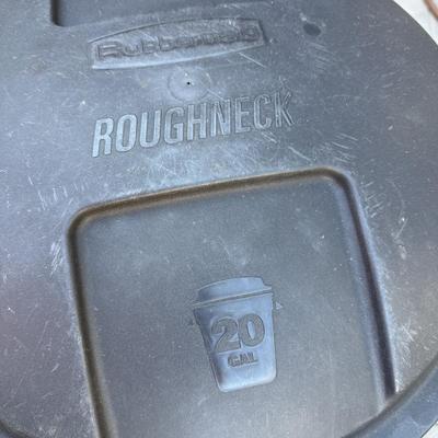 Three 20 Gallon Rubbermaid Roughnecks with Lids