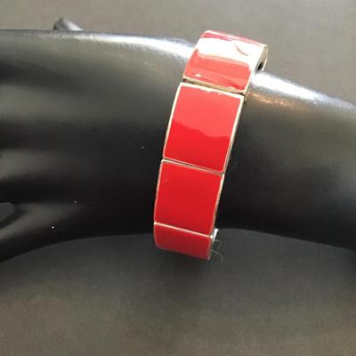 Very nice gold tone with Red enamel stretchy bracelet