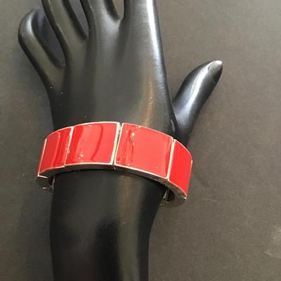 Very nice gold tone with Red enamel stretchy bracelet