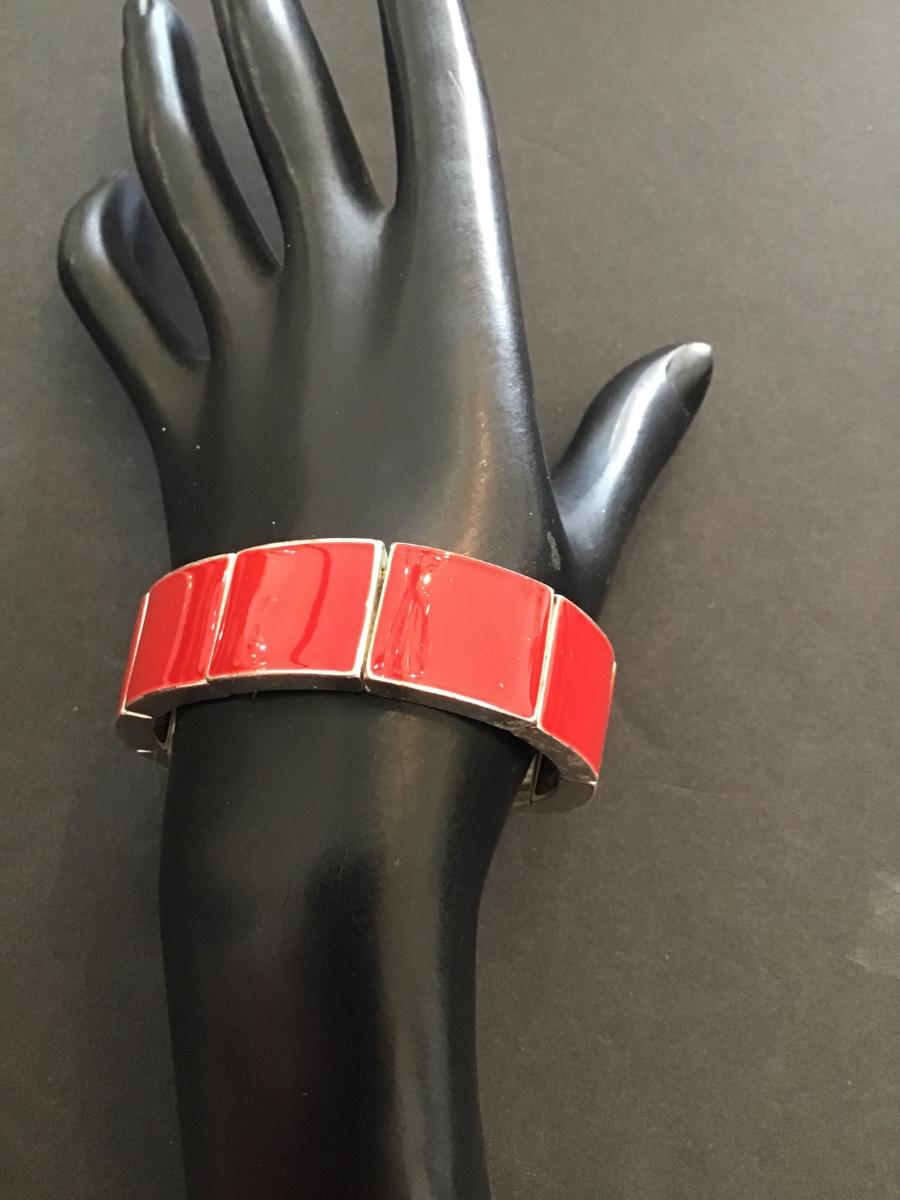 Sale Photo Thumbnail #202: Very nice gold tone with red Enamel stretchy bracelet. Please see attached photos.