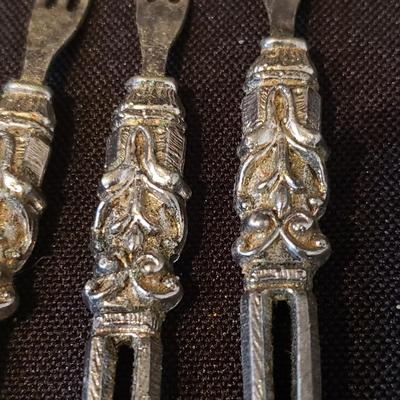 Elegant Entertaining-Sheffield, Aynsley and More (DR-KD)