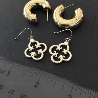Two pairs, gold tone, chunky light hoop earrings & dangling earrings