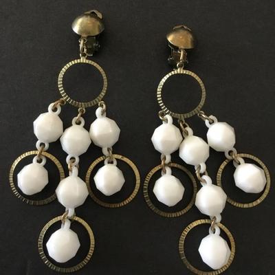 Beautiful vintage faux milk, glass clip on statement earrings