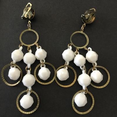 Beautiful vintage faux milk, glass clip on statement earrings