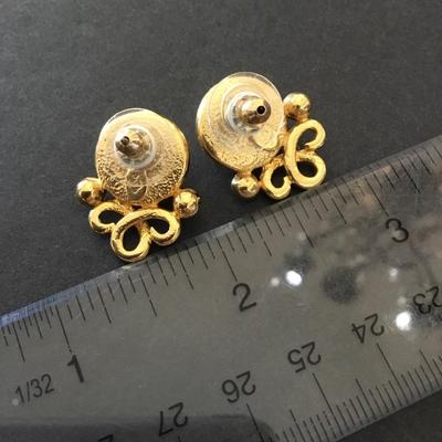 Beautiful vintage premier designs, gold tone, faux, pearl statement, stud earrings