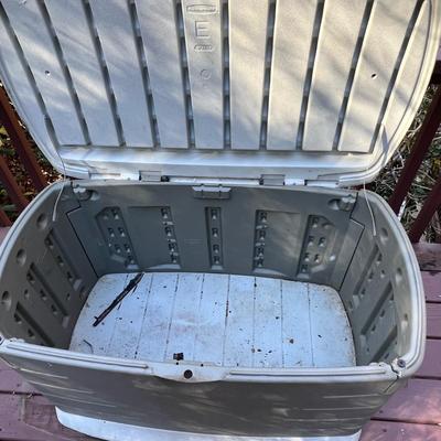 Rubbermaid Storage Chest (BD-RG)