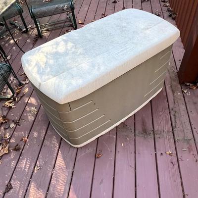 Rubbermaid Storage Chest (BD-RG)