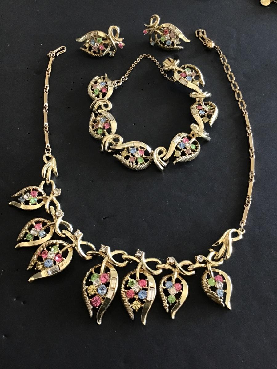 Vintage Coro Set Necklace Bracelet Earrings. Set