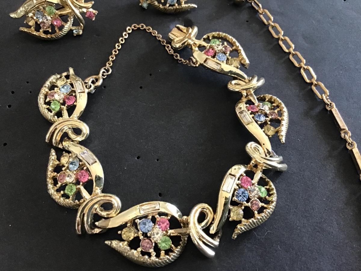 Vintage Coro Set Necklace Bracelet Earrings. Set