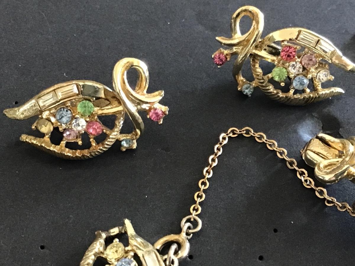 Vintage Coro Set Necklace Bracelet Earrings. Set