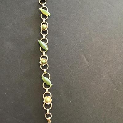 Very nice Vintage Gold tone bracelet with green jade stones
