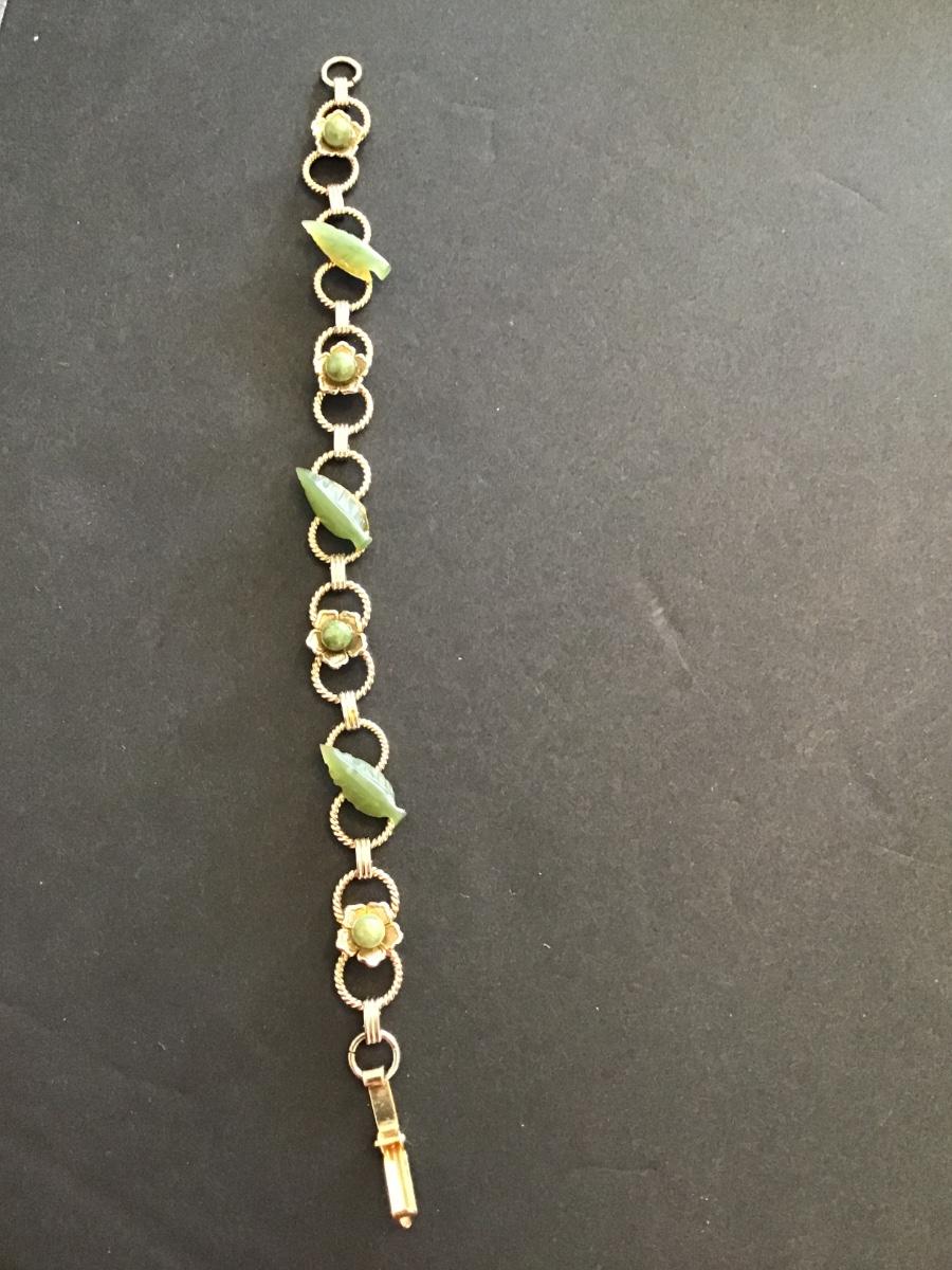 Very nice Vintage Gold tone bracelet with green jade stones