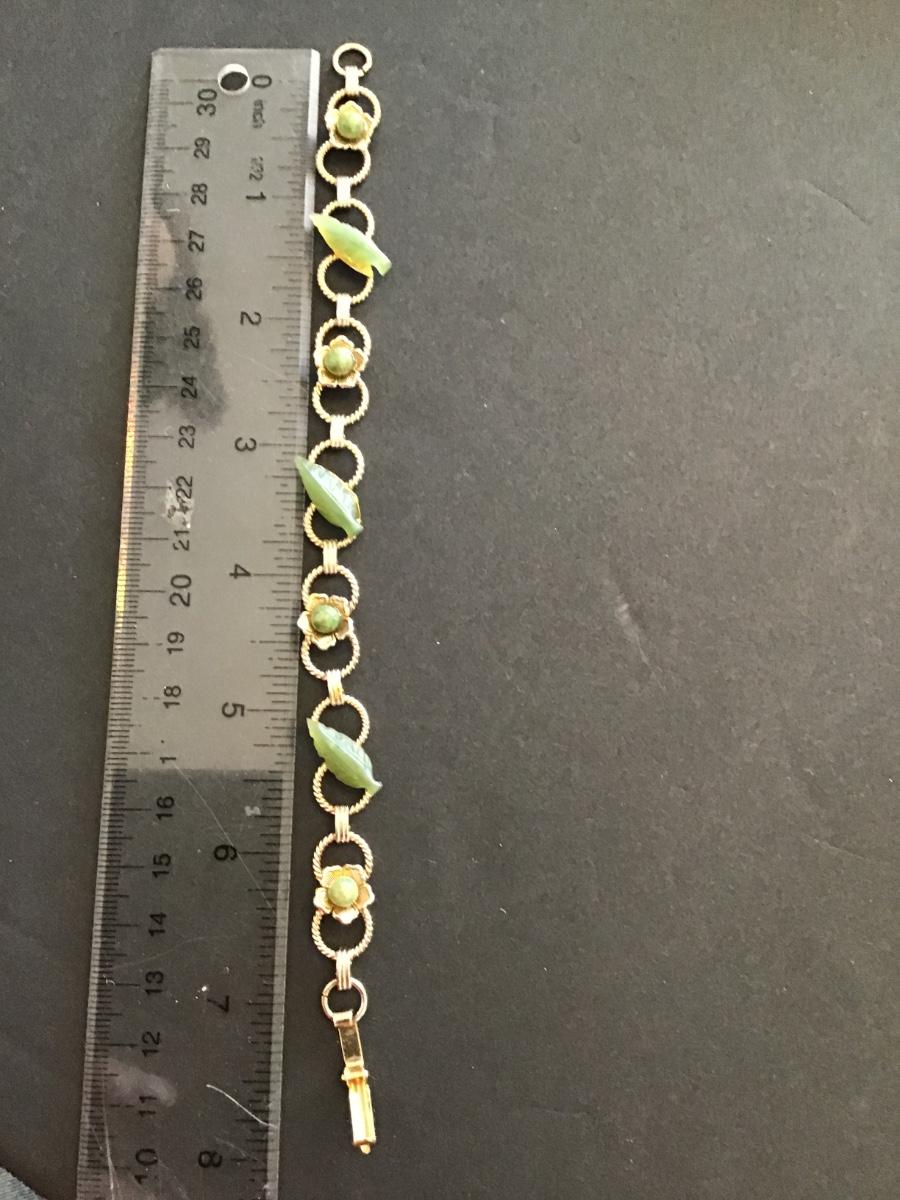 Very nice Vintage Gold tone bracelet with green jade stones