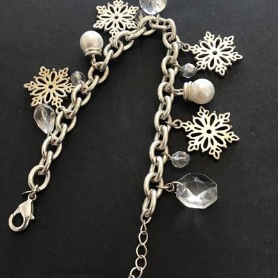 Very nice Silver Tone vintage Christmas Fashion bracelet