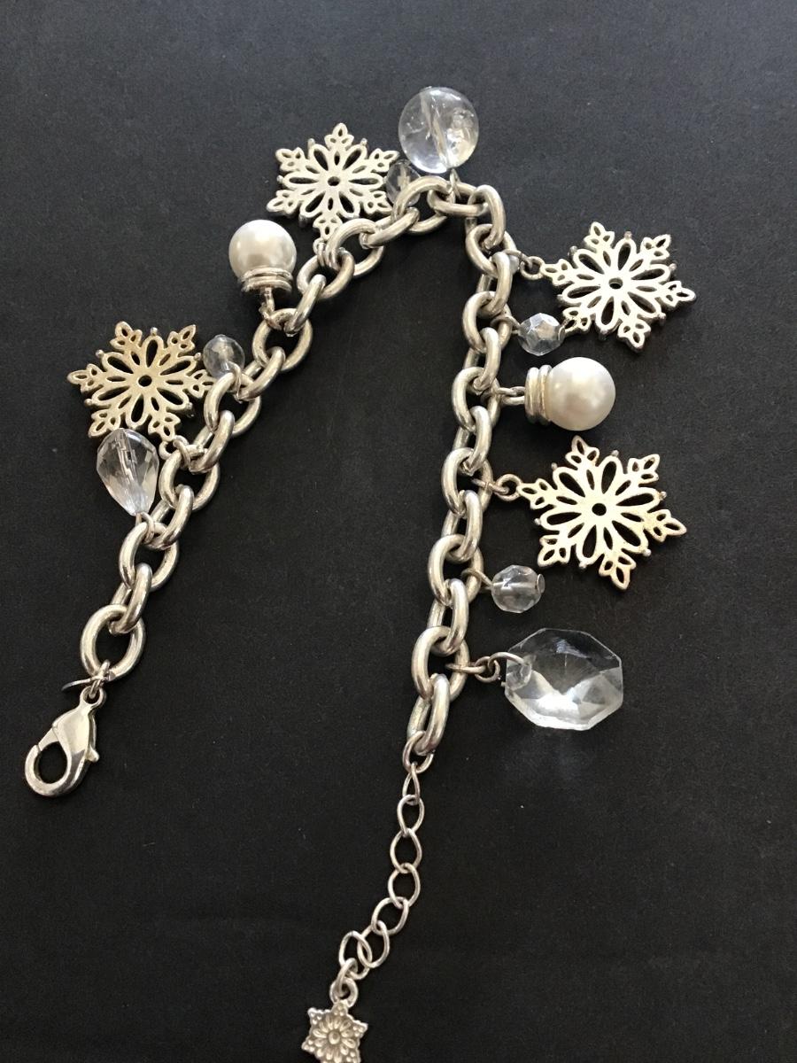 Very nice Silver Tone vintage Christmas Fashion bracelet