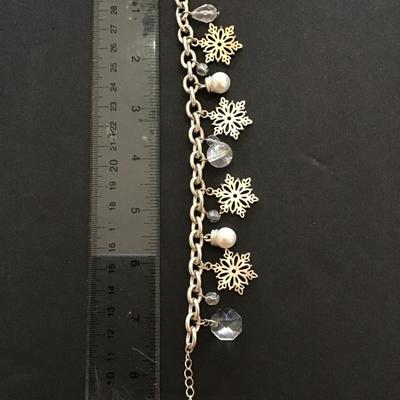Very nice Silver Tone vintage Christmas Fashion bracelet