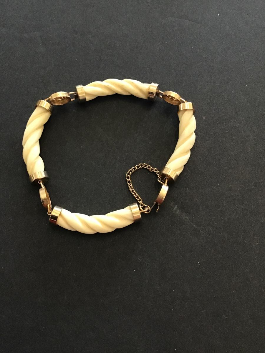 Vintage goldtone, twisted Lucite bracelet