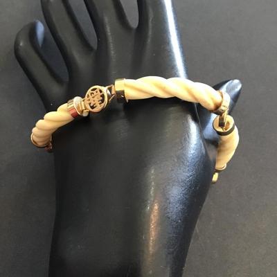 Vintage goldtone, twisted Lucite bracelet