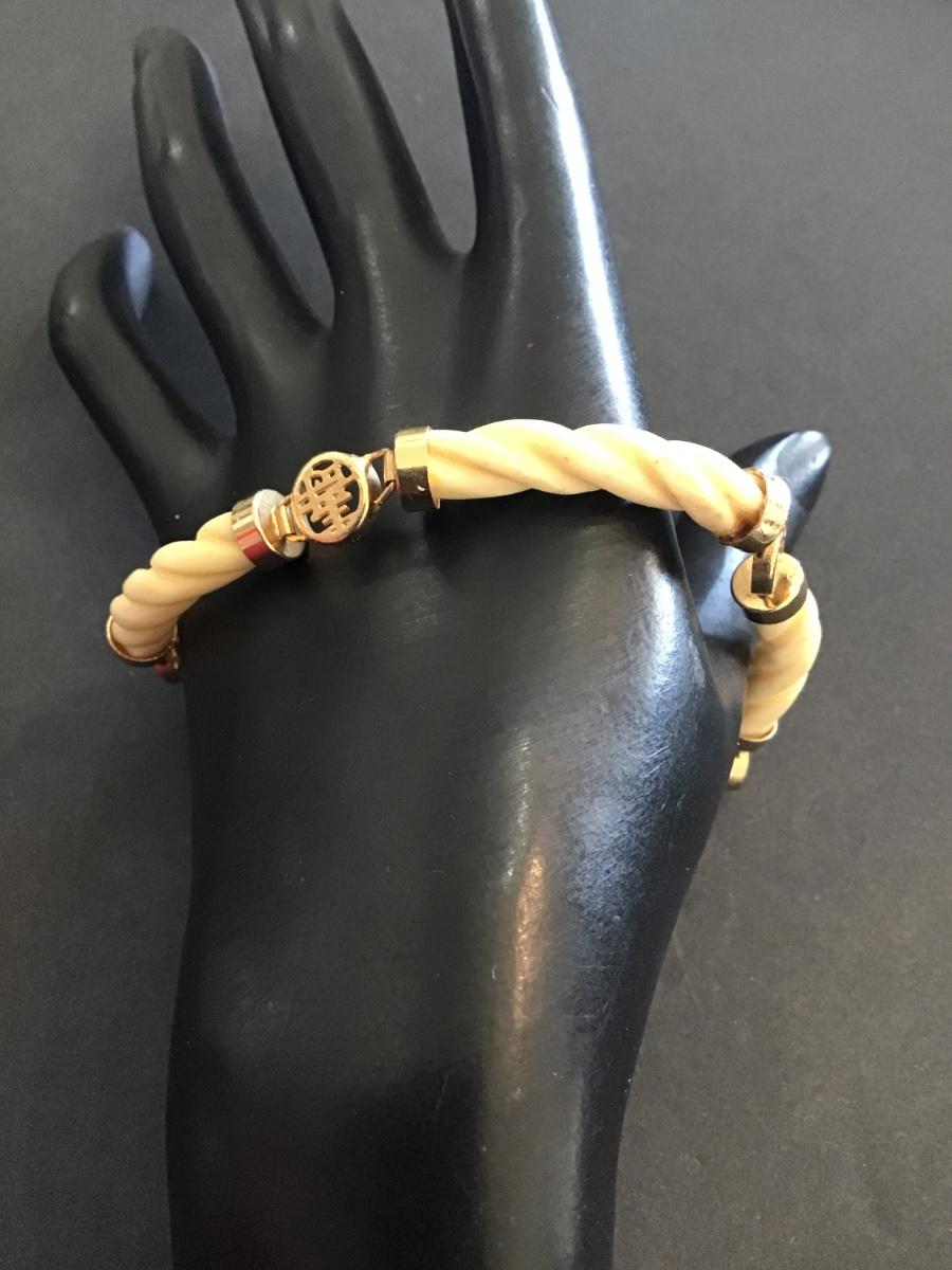 Vintage goldtone, twisted Lucite bracelet