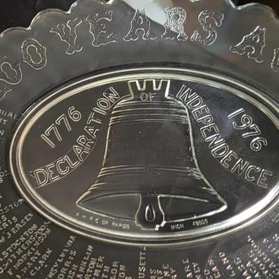 Vintage 1976 Bicentennial Liberty Bell Glass Platter – Commemorative “1776–1976 Declaration of Independence” Collector Serving Tray
