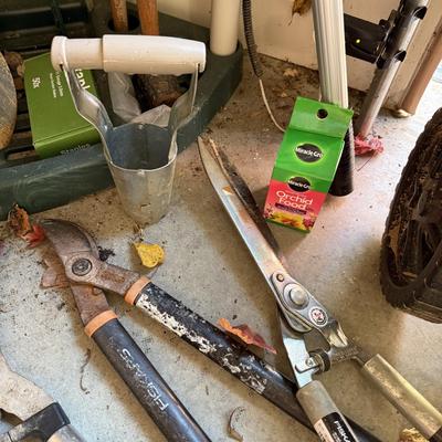 Yard Tools w/Stand & Nitrogen Fertilizer