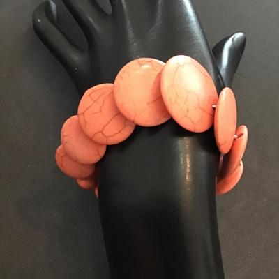 Beautiful, vintage, pink, polished stone stretchy bracelet