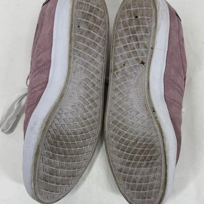 Sale Photo Thumbnail #363: In good used condition, laces look new. Some minor dirt smudges.