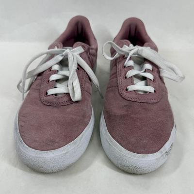 Sale Photo Thumbnail #362: In good used condition, laces look new. Some minor dirt smudges.