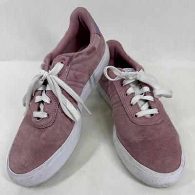 Sale Photo Thumbnail #365: In good used condition, laces look new. Some minor dirt smudges.