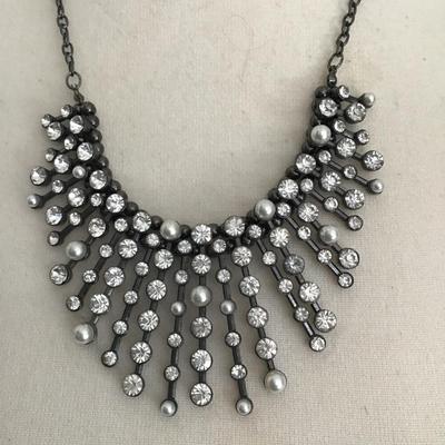 Beautiful hematite tone, crystal stone faux pearl bar, Fringe statement, necklace