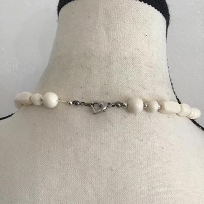 Very nice white faux beaded necklace