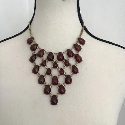 Beautiful vintage ruby red Polished jade bib necklace