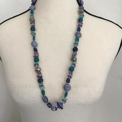 Very nice multi colored faux beaded necklace