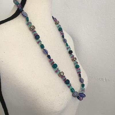 Very nice multi colored faux beaded necklace