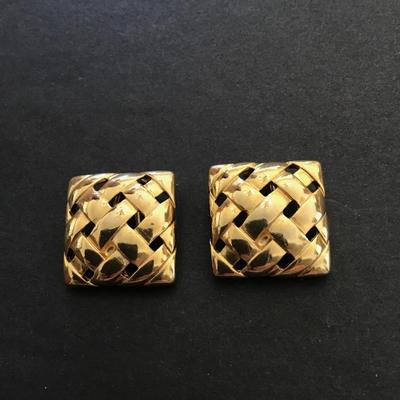 Vintage Liz Claiborne gold tone clip on earrings