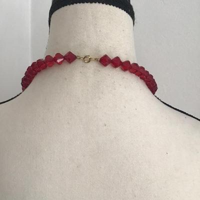 Very nice red faux beaded necklace with gold tone
