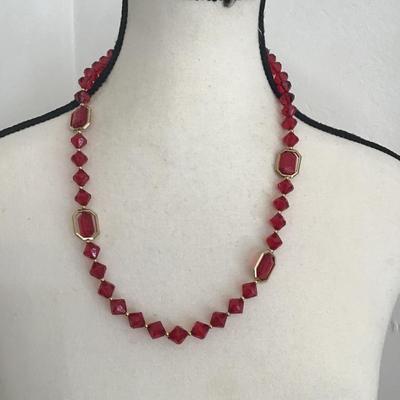 Very nice red faux beaded necklace with gold tone