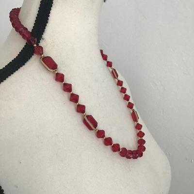 Very nice red faux beaded necklace with gold tone