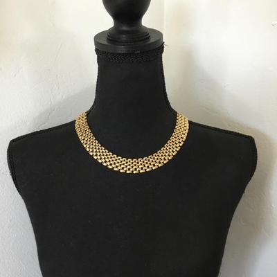 Beautiful vintage 80s gold tone, wide panther, link chain collar necklace