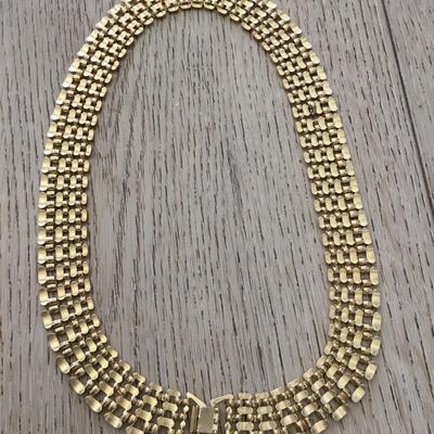 Beautiful vintage 80s gold tone, wide panther, link chain collar necklace