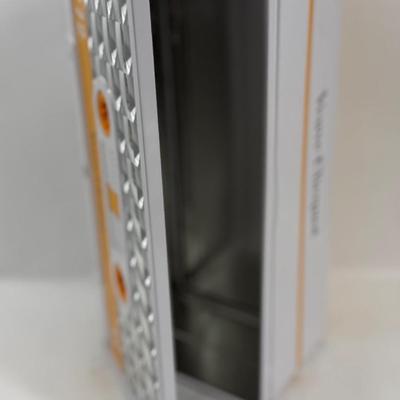 Sale Photo Thumbnail #410: In good vintage condition.