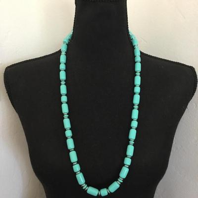 Beautiful, vintage, turquoise bead necklace with barrel clasp
